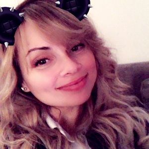 Meet your Posher, Iris